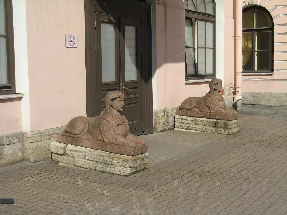 Сфинксы (два)
