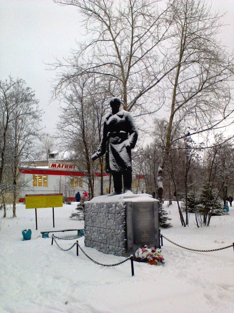Памятник Герою Советского Союза А. Спекову