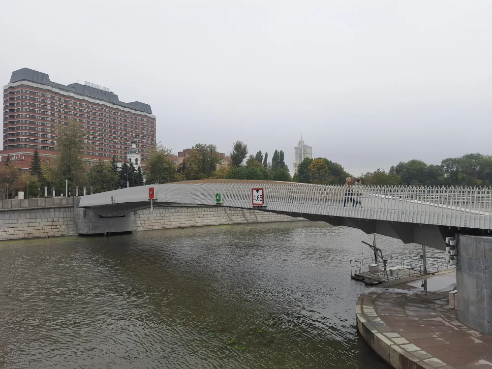Велопешеходный мост через Водоотводный канал