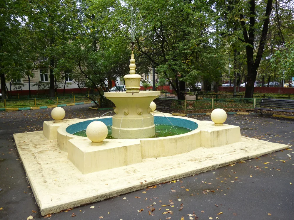 Три фонтана (на территории внутренних дворов) (Щукино)