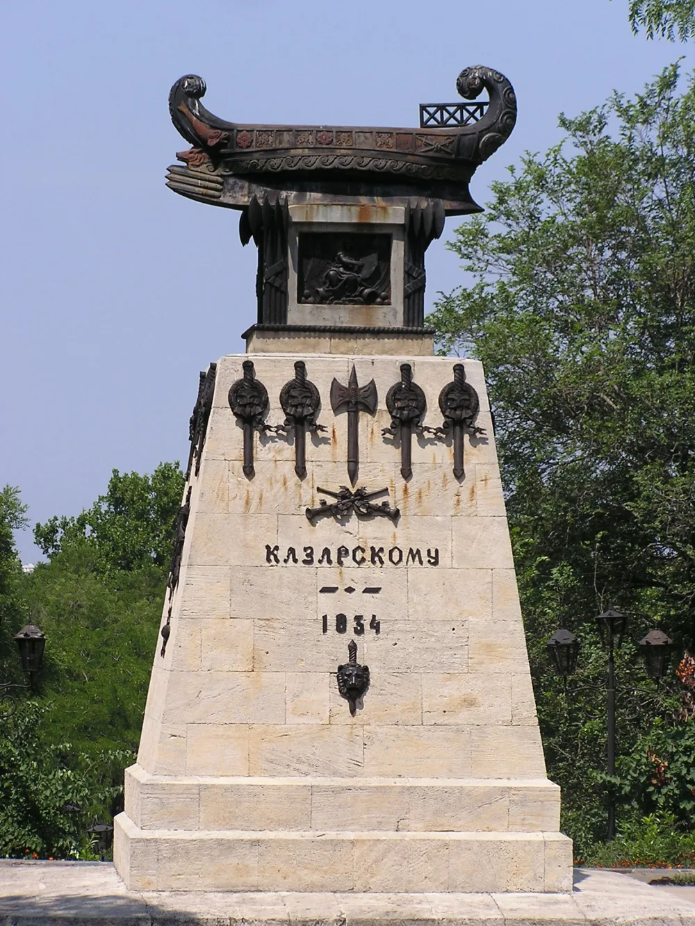 Памятник А. И. Казарскому