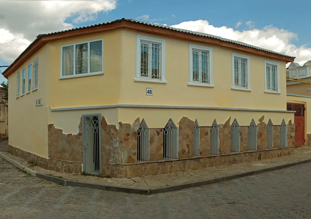 Q122726044