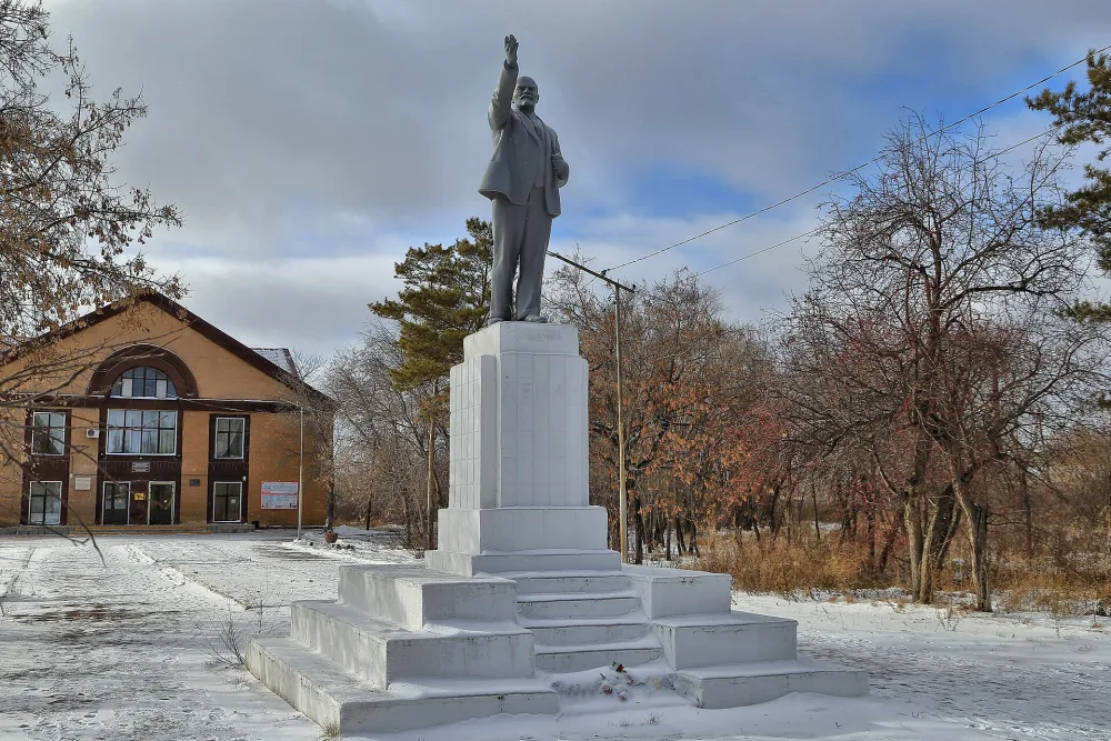 Памятник В.И. Ленину (Черлак)