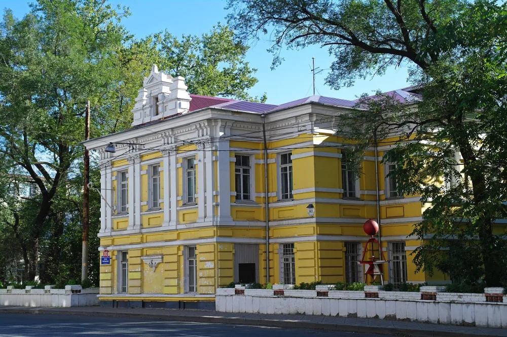 Жилой дом ансамбля жилых домов Сибирского флотского экипажа (Владивосток)