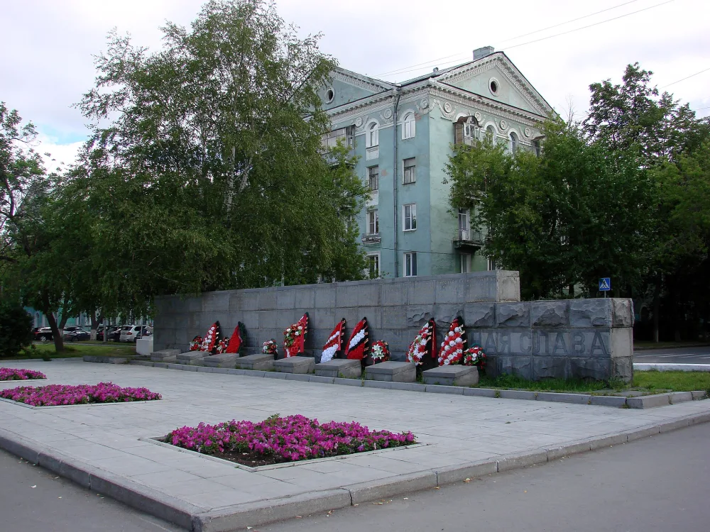 Памятник рабочим и служащим завода им. Я.М. Свердлова, погибшим в годы Великой Отечественной войны 1941-1945 гг.