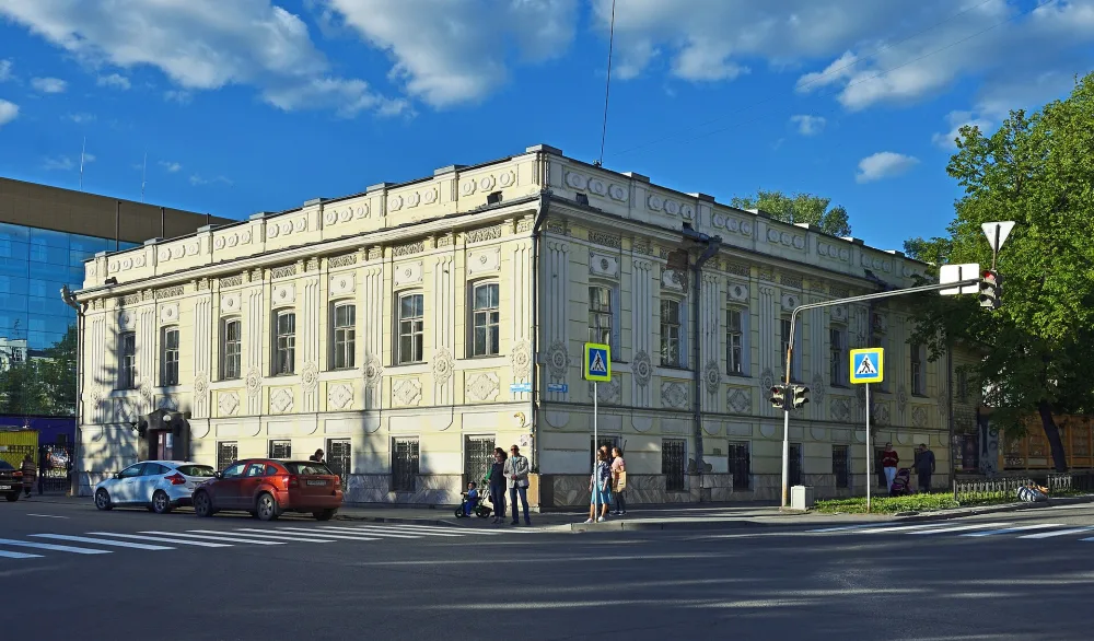 Купеческий особняк П.И. Иванова (П.А. Голландского)