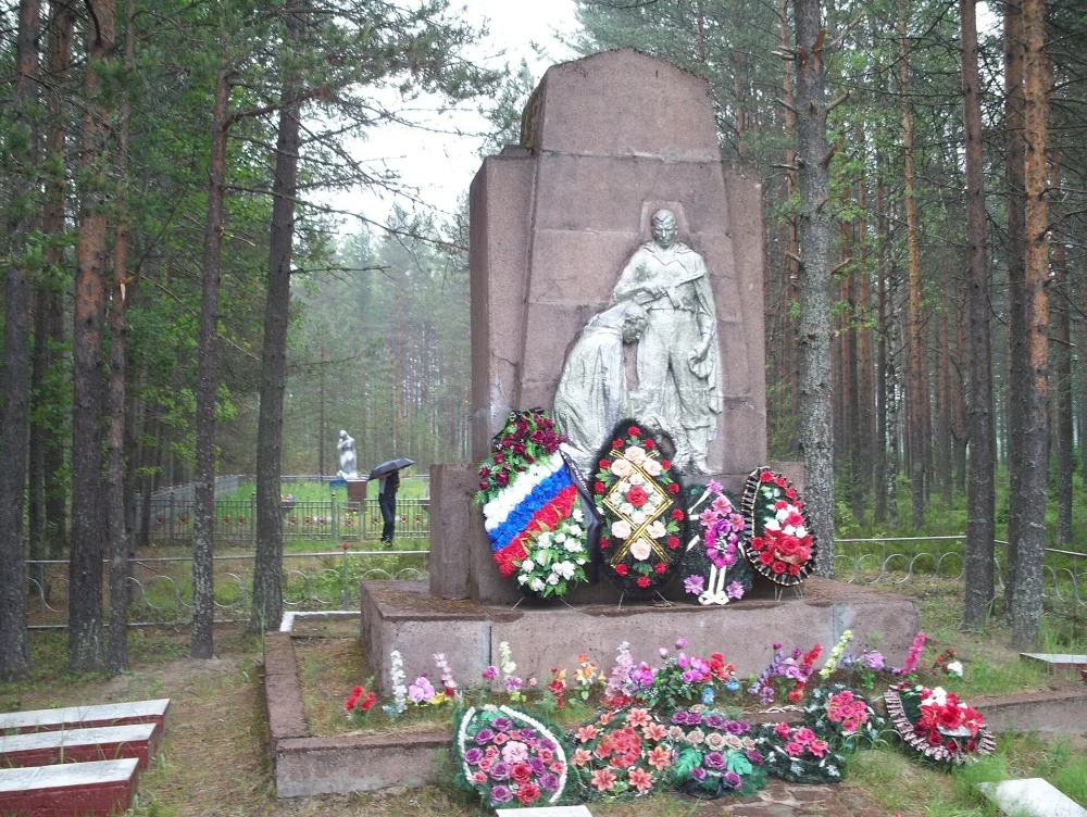 Братская могила советских воинов, павших в боях за Родину (1939-1940 гг.) и погибших в годы Великой Отечественной войны (1941-1945 гг.) (Питкярантское г.п.)