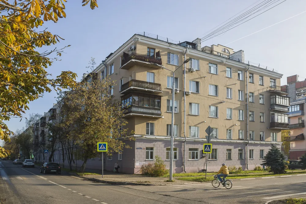 улица Флёрова, 6/4, Дом, где жил командир 1-й отдельной батареи гвардейских минометов капитан И.А. Флёров