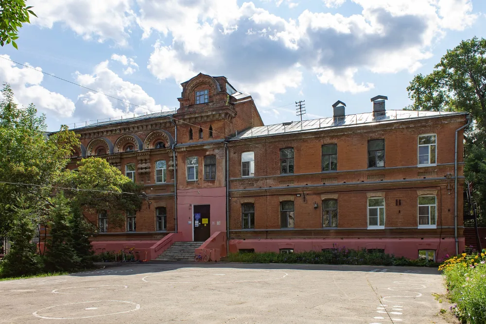 Третья городская общественная богадельня имени Н.Ф. Ходалева с приходской Никольской церковью (Нижний Новгород)
