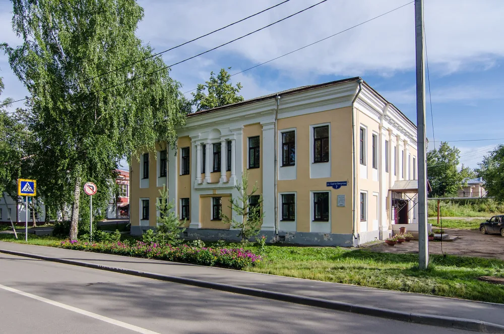 Дом Капорулина (здание земской больницы) (Белозерск)