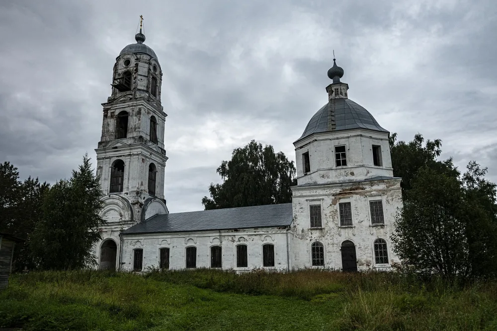 Покровская церковь с росписью и иконостасом (Болонино)