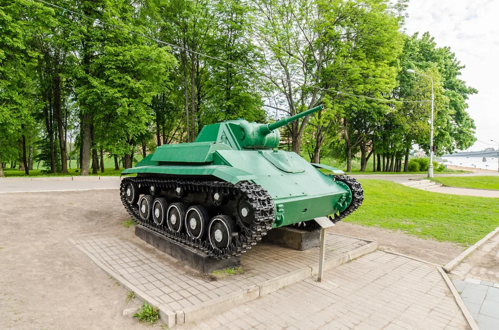 Танк «Т-70м», принимавший участие в освобождении г. Новгорода от немецко-фашистских захватчиков (Великий Новгород)