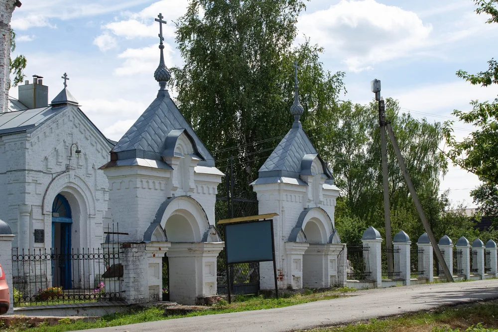 Ограда с воротами (Топтыгино)