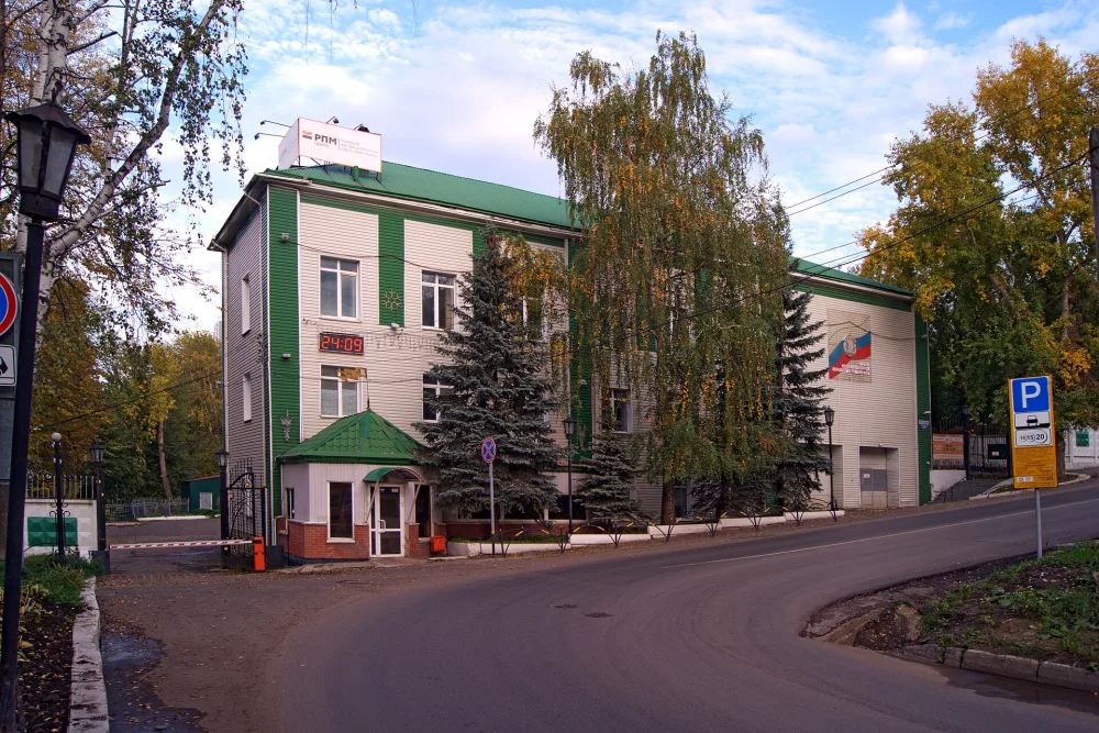 Здание, где в главных железнодорожных мастерских Уральской горнозаводской дороги служили писатели В.Г. Короленко и А.С. Грин