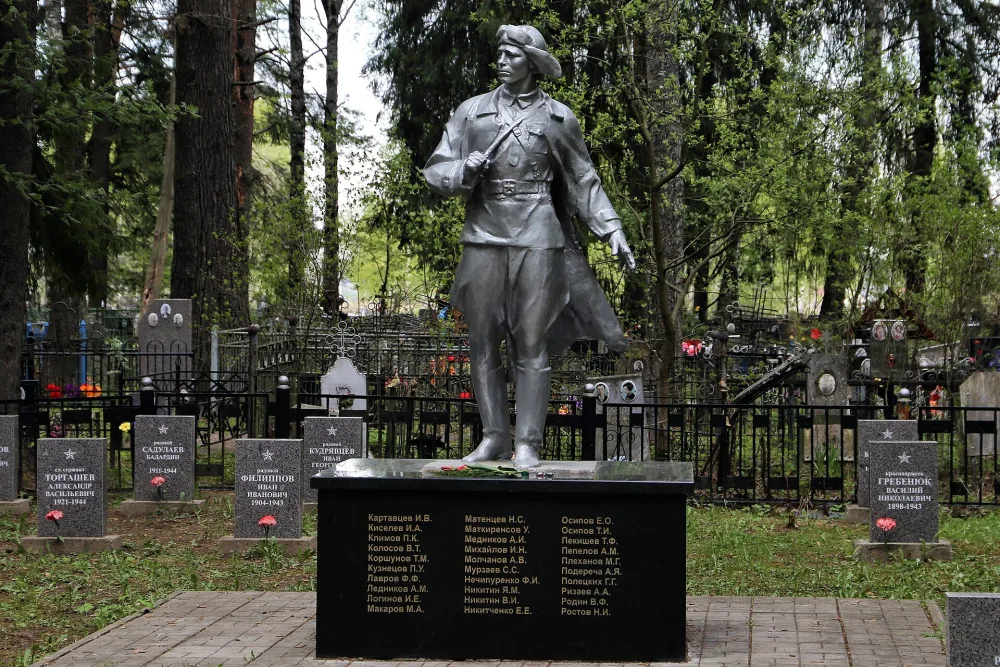 Братские могилы воинов, умерших от ран в годы Великой Отечественной войны (1941-1945) (Кольчугино)