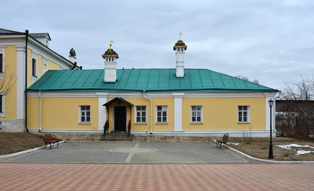 Служебный корпус у келий (Серпухов)