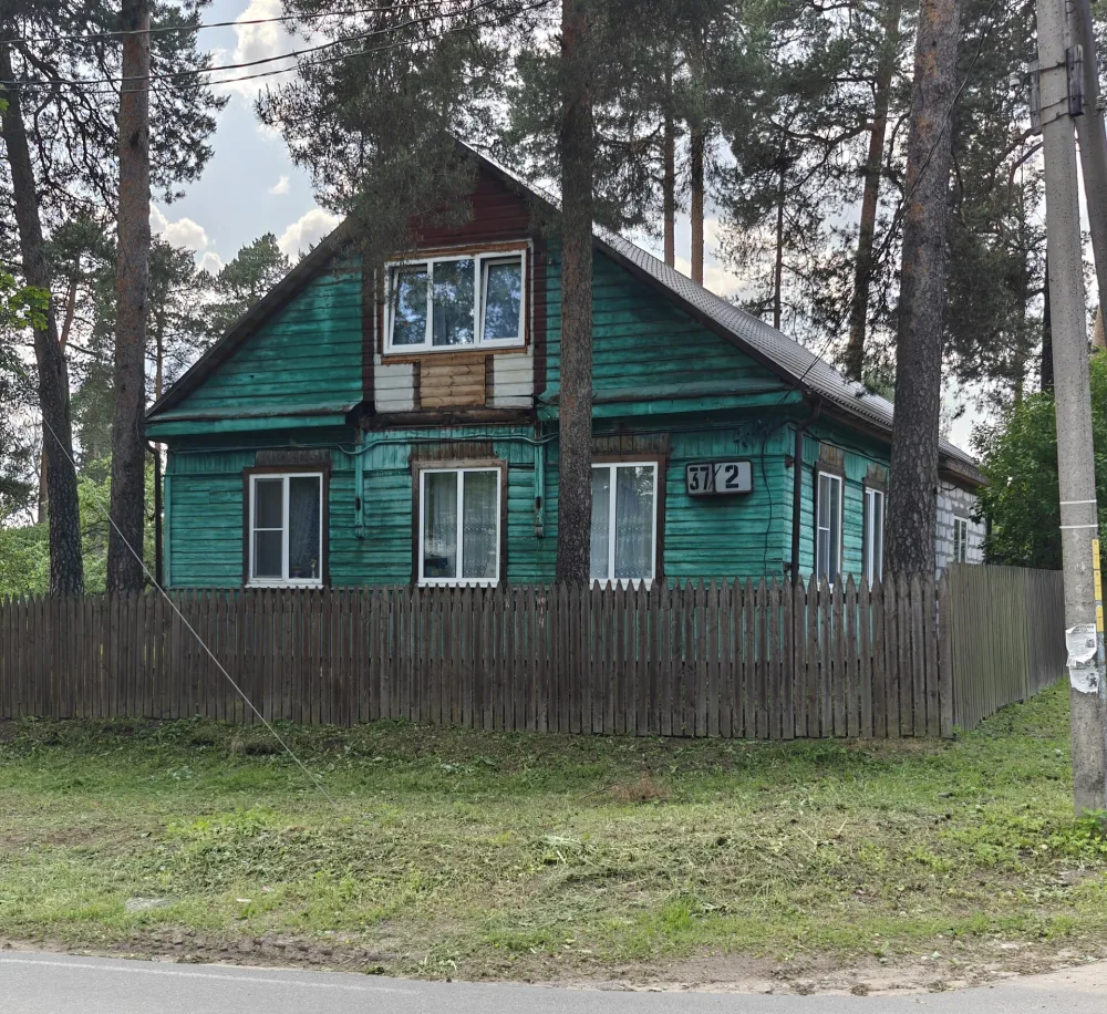 Жилой дом (деревянный) (Луга)