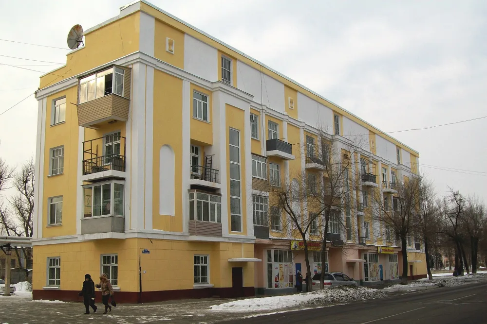 Жилой дом с магазином (Уссурийск)