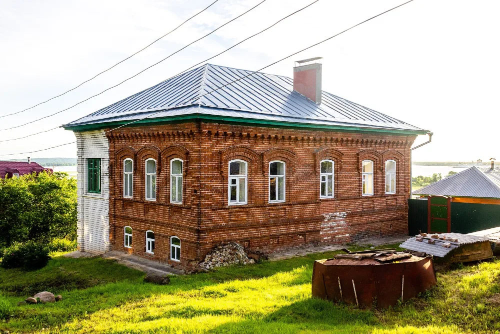 Двухэтажный каменный жилой дом (Исады)