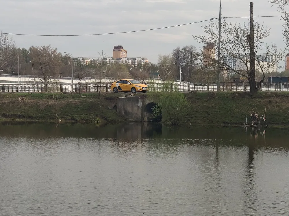 Мост и въездные ворота (Северный)