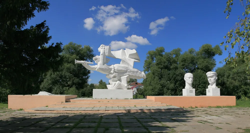 Обелиск на братской могиле