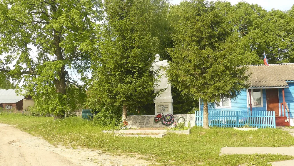 Памятный знак в честь односельчан, погибших в годы Великой Отечественной войны (Шанский Завод)