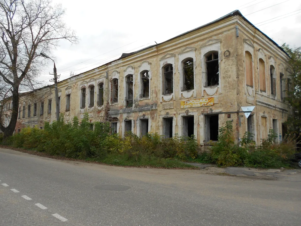 Жилой дом (Административное здание) (Вышний Волочёк)