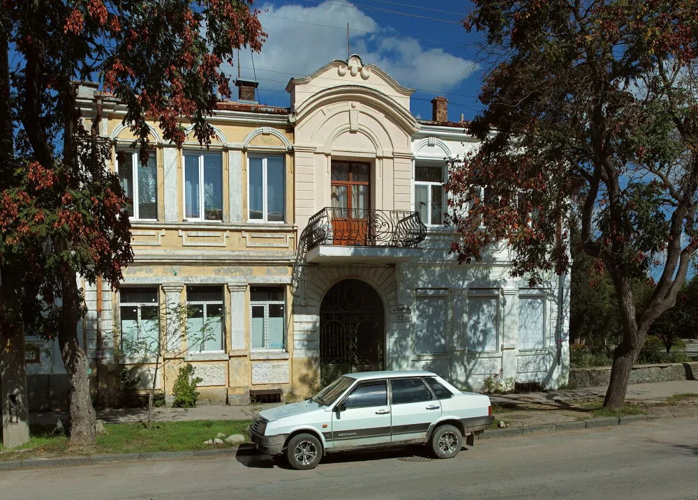 Lenina Avenue, 12 (Yevpatoria)