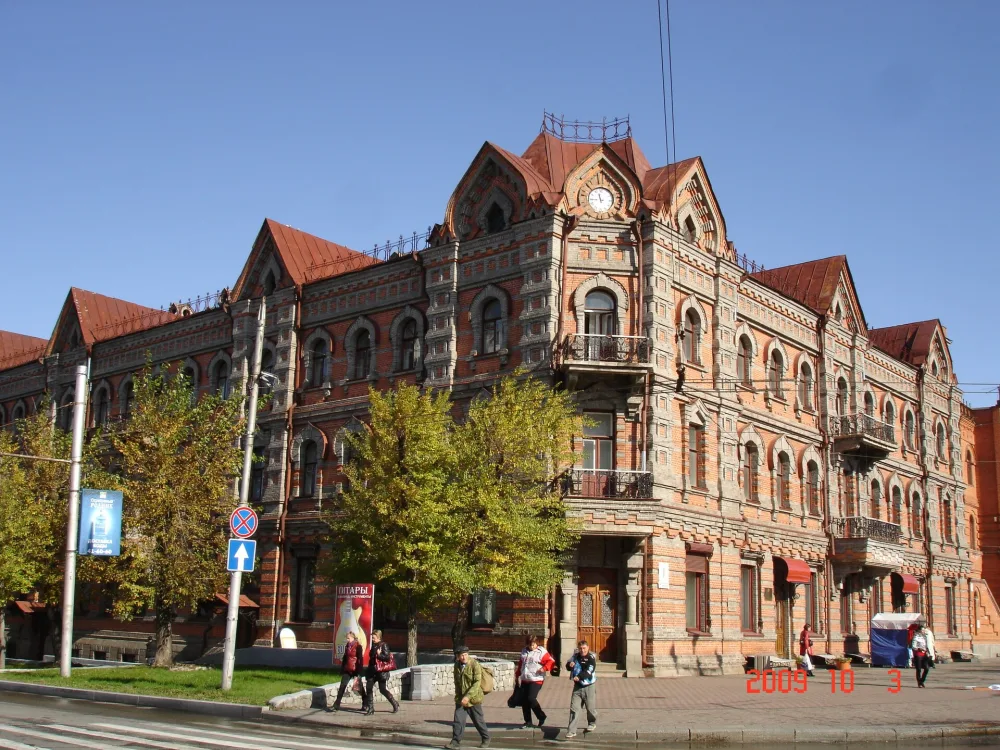 Улица Муравьёва-Амурского 1, Торговый дом Плюсниных