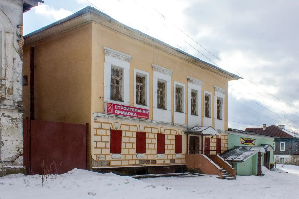 Жилой дом с лавкой (Горбатов)