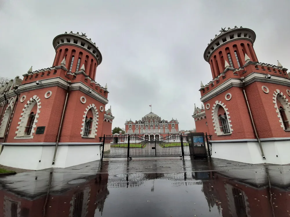 Ворота парадного двора (Аэропорт)
