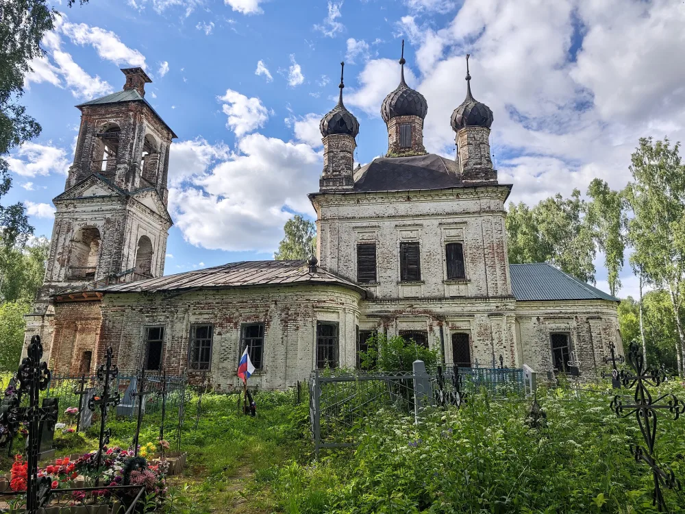 Церковь (Болваницы)