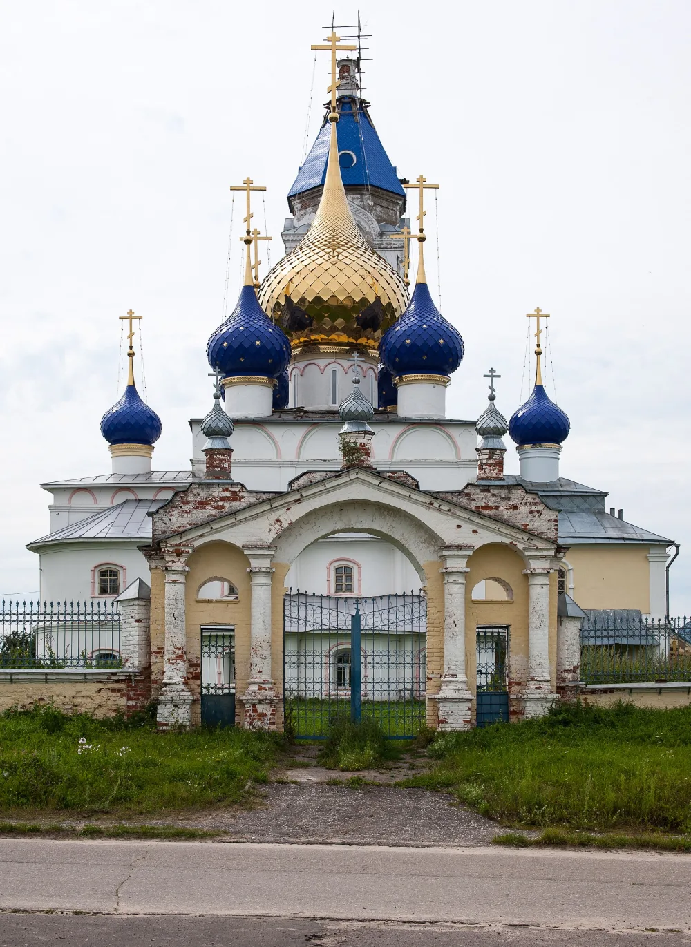 Ограда с башней (Пурех)