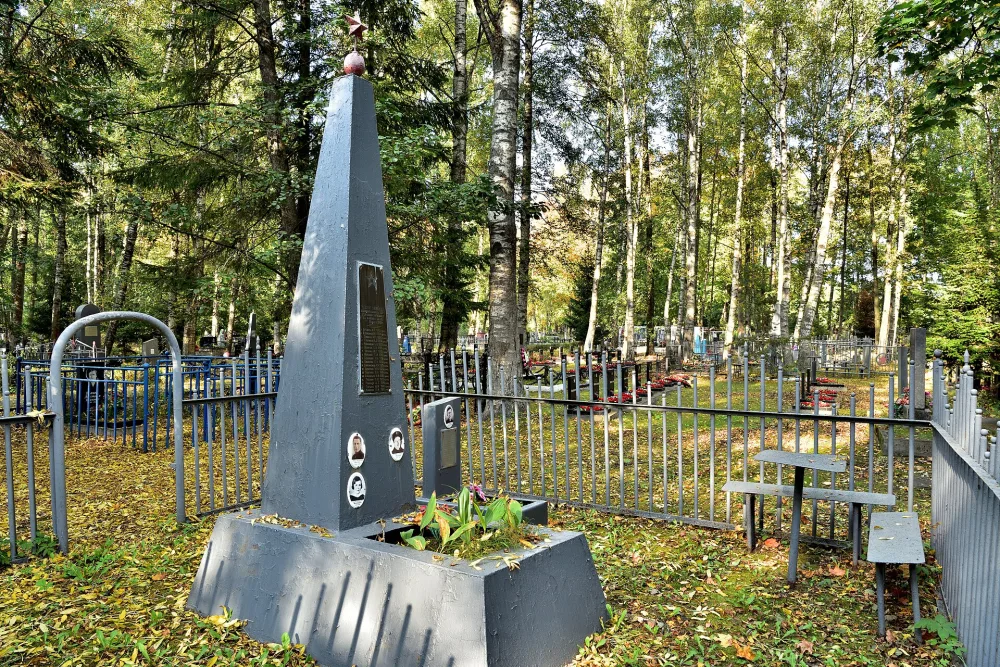 Братская могила членов экипажа буксирного парохода, погибших 03.01.1940 в период Финской войны (Кронштадт)