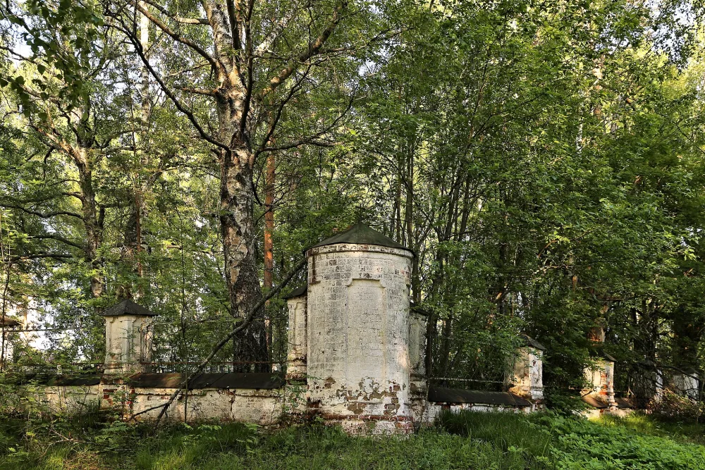 Ворота и ограда, башни (Погост Димитрия Солунского (Хлебницы))