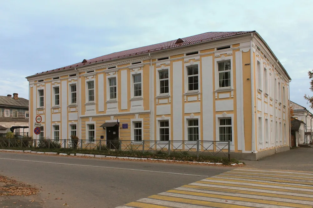 Дворец (Дом, в котором размещался первый Крестецкий уездный комитет РКПб) (Крестцы)