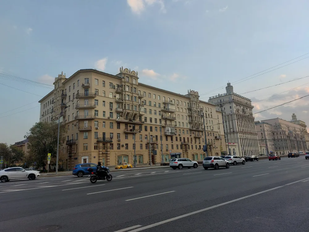 Жилой дом с оградой (Дорогомилово)