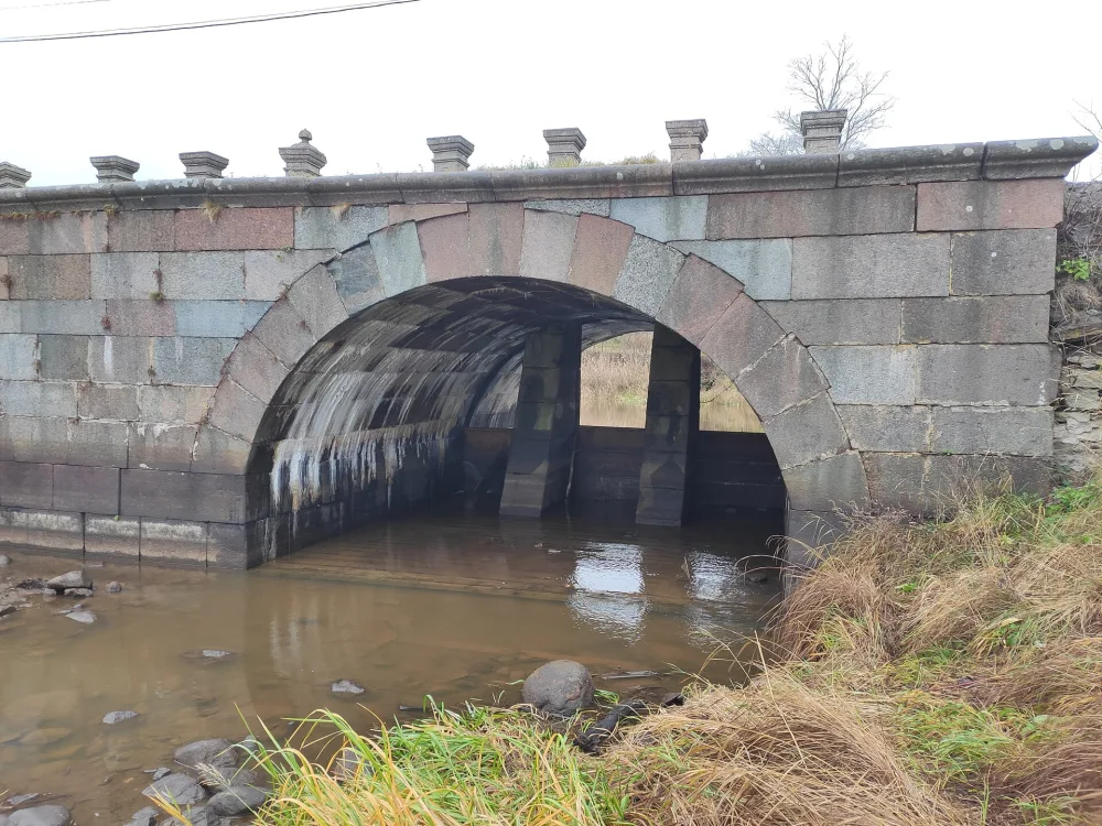 Мост (Третьеверстный, Петровский или Александровский водоспуск)