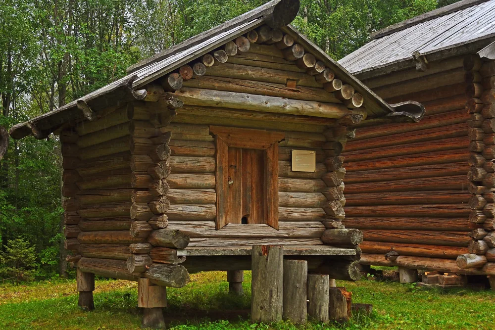 Амбар зерновой Кобылёвой (Малые Корелы)