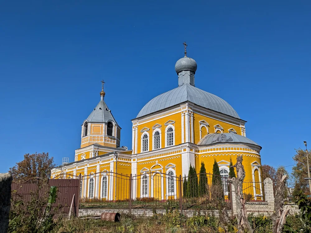 Всехсвятская церковь с интерьером