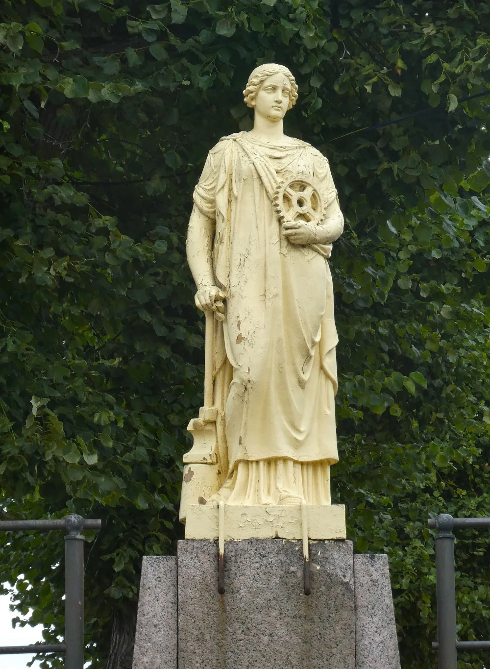 Скульптура «Промышленность» (Выборг)