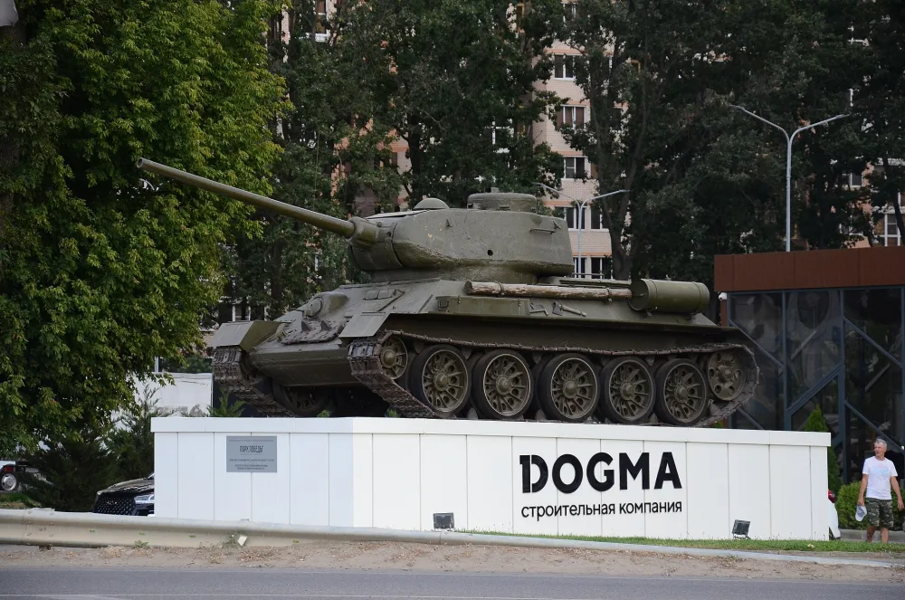 Танк-34 в жилом комплексе Парк победы
