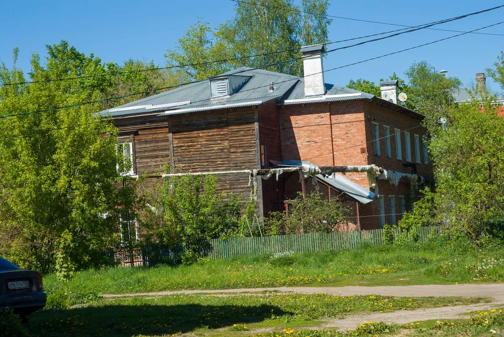 Парковая улица 8, Жилой дом