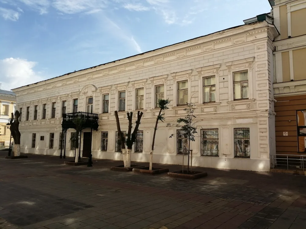 Городская усадьба Е.И. Иванова. Дом с лавками (Оренбург)