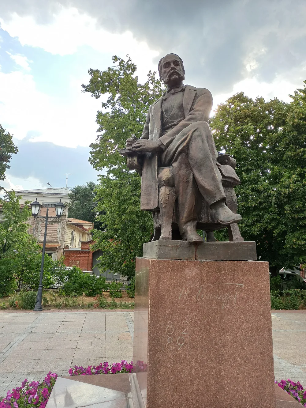 Памятник писателю И.А. Гончарову (Ульяновск)