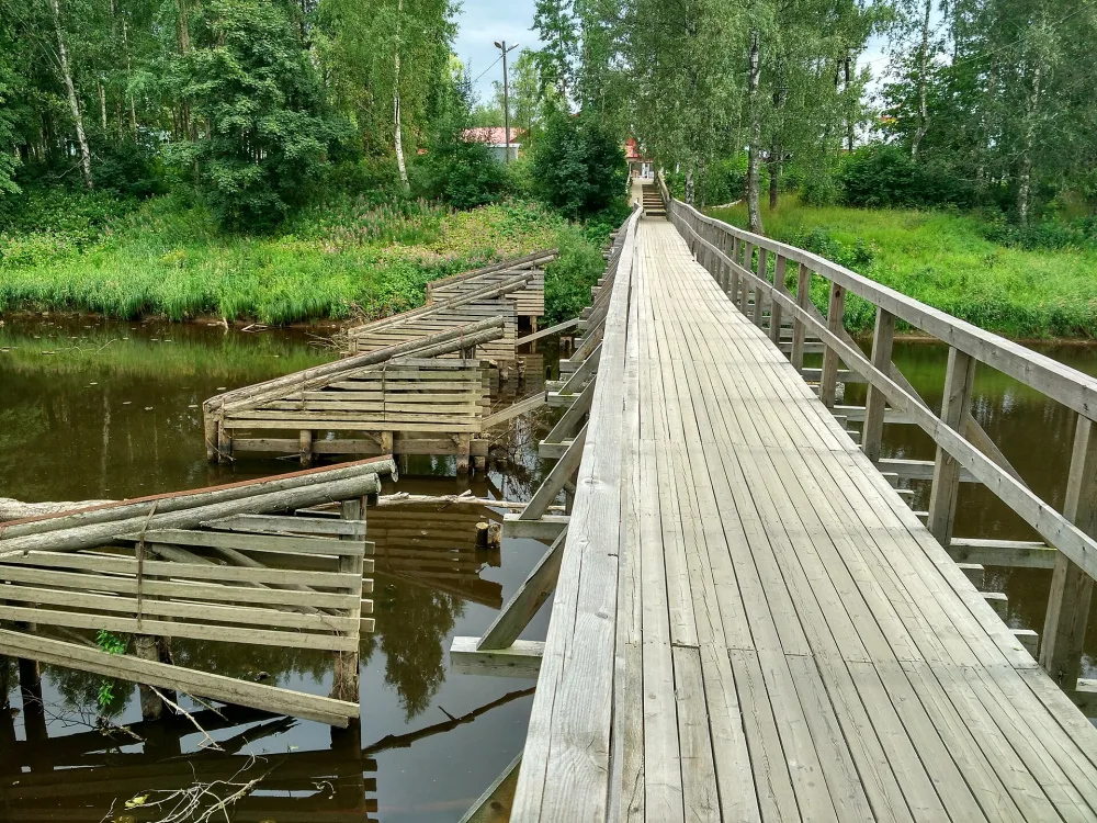 Пешеходный мост через Мегрегу (Слободской мост) (Олонец)