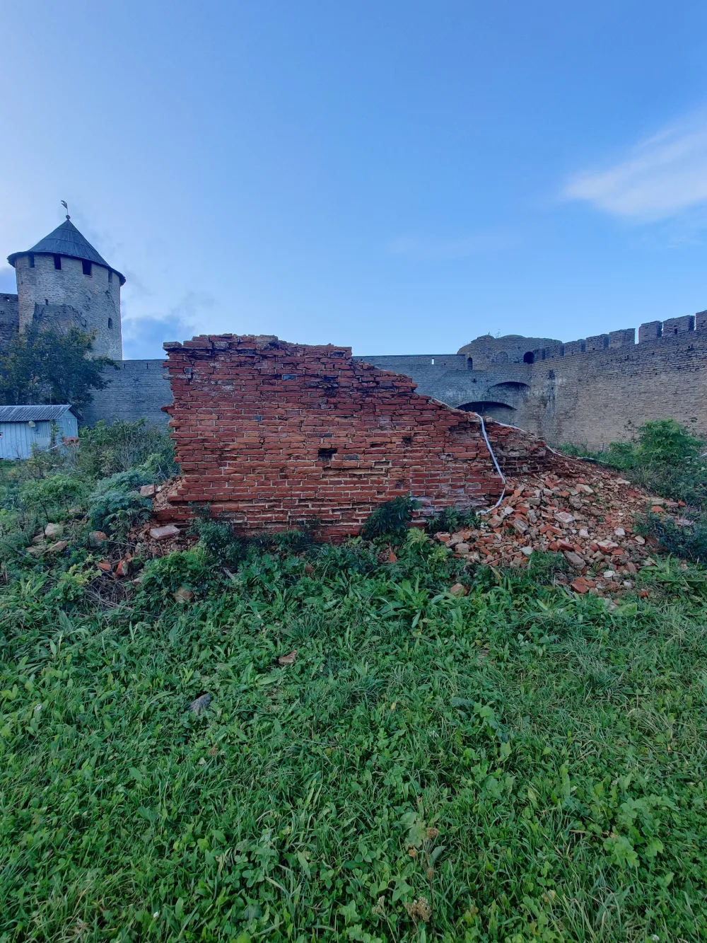 Лазарет (нижняя часть стен) (Ивангород)