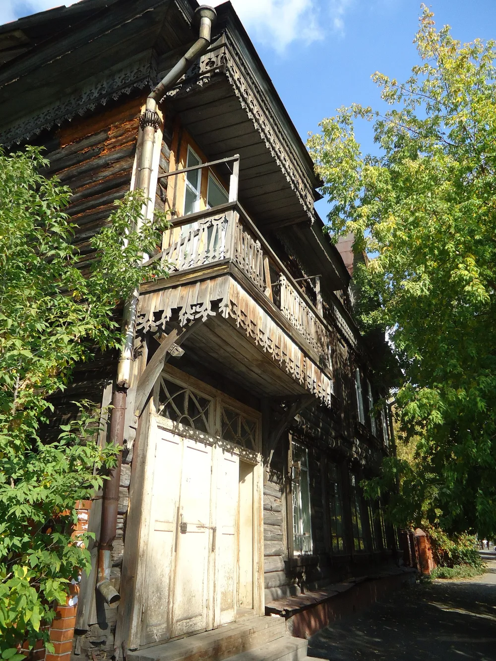 улица Анатолия 104, Жилой дом