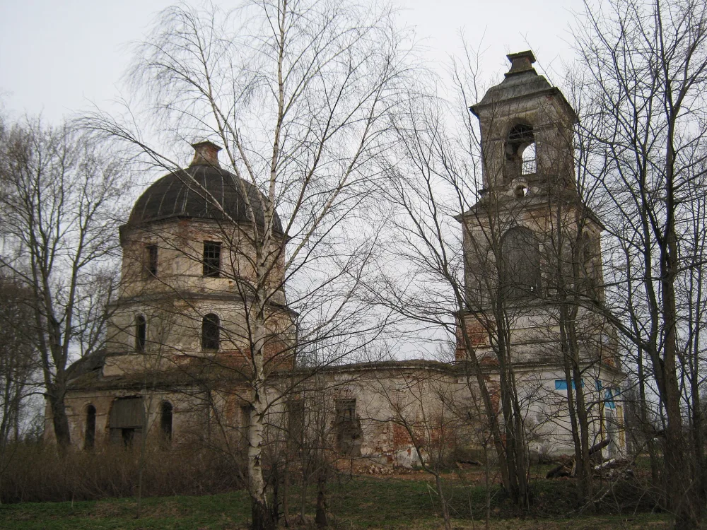 Покровская церковь с фрагментами живописи (Покровское)