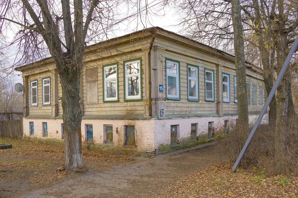 Бывший жилой дом на площади Покровской церкви